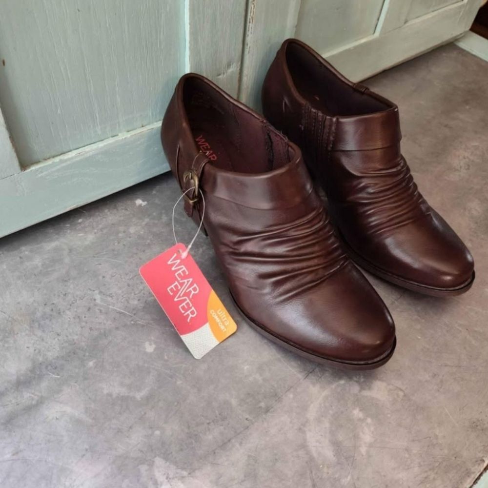Wear Ever Ryder Brown Ankle Shoe Bootie Womens 8.5 NEW
